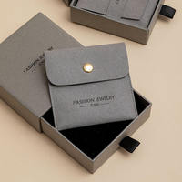 Boîte à bijoux en carton rigide écologique avec pochette en daim, style tiroir, logo en relief, emballage pour boucles d'oreilles, colliers, bagues