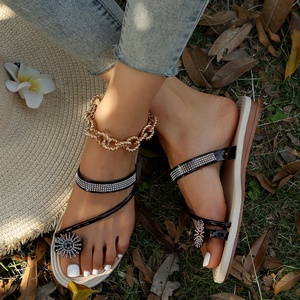 2024 nuevas zapatillas de mujer con diamantes de imitación plateados, chanclas para mujer, zapatillas deslizantes de playa de verano para mujer, sandalias para mujer - Product Image 4