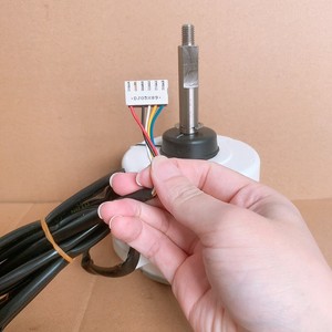 Motor sin escobillas Nidec SIC-88FWJ-F1180-1 DC de 180W y 900rpm IP44 para ventilador exterior de aire acondicionado - Product Image 2