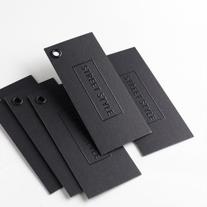 Etiquetas de papel oscilante en relieve a la moda, etiquetas colgantes negras de lujo, etiqueta colgante personalizada para ropa, pantalones vaqueros - Product Image 1