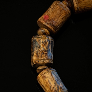 Pulsera de Agarwood de Bambú Raro y Exclusivo, Cuentas de Madera de Oud Natural Hechas a Mano, Joyería de Madera Aromática 18.3g - Product Image 2