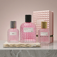 Flacon de parfum en verre de luxe personnalisé, carré, 30ml, 50ml, 100ml, FEA 15, avec col serti, pompe pulvérisatrice, diffuseur à bâtonnets, capuchon sphérique et écran