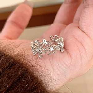 Bague en argent pur S925, motif couronne ajourée, tressage floral, style rétro léger et luxueux, design pétale, sertie certifiée IGI - Product Image 2