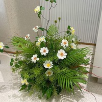 Nieuwe design groene blad bloemen kunstbloemen rij decoratie kunstmatige witte roos bloemstuk voor bruiloftdecoratie