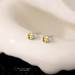 Brincos pequenos de prata esterlina 925 banhados a ouro 18K zirconita diamante amarelo brincos quadrados para mulheres