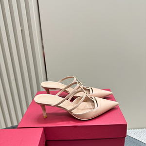 Mules de Tacón Bajo con Punta en Pico y Múltiples Tiras de Cuero Negro para Mujer - Product Image 4