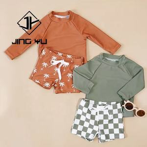 Maillot de bain deux pièces pour enfants, personnalisé par le fabricant, à manches longues, décontracté, à texture moyenne, avec cordon de serrage respirant - Product Image 1