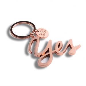 Llavero con Letra Metálica Personalizada, Alfabeto, Color Oro Rosa, Inicial, Marca YES - Product Image 3
