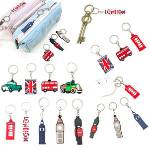 Vente <span class=keywords><strong>en</strong></span> gros <span class=keywords><strong>en</strong></span> vrac de porte-clés <span class=keywords><strong>en</strong></span> PVC 2D de style londonien, embossés, imperméables, avec mousqueton, <span class=keywords><strong>bus</strong></span> à deux étages rouge, camion vintage, Big Ben - Product Image 1