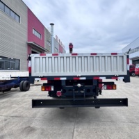 Camion-grue Isuzu FVR GIGA avec grue à bras droit à 4 sections de 8 tonnes, grue montée sur camion à plateau