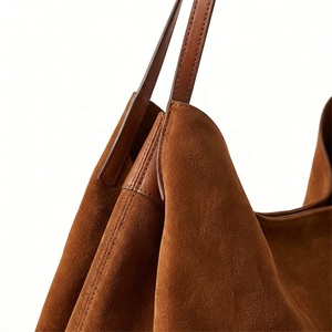 Luxuriöse Damen Natürliche Schlichte Vintage Kunstwildleder Langlebige Wasserdichte Tragbare Bucket <span class=keywords><strong>Bag</strong></span> für Frauen - Ethnisches Design mit Nylon-Handtasche - Product Image 4