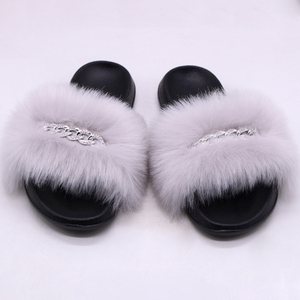 Pantoufles plates en fausse <span class=keywords><strong>fourrure</strong></span> pour femmes, <span class=keywords><strong>mules</strong></span> personnalisées moelleuses, chaussures d'intérieur et d'extérieur, strass scintillants, tongs shaggy pour filles avec chaînes - Product Image 4