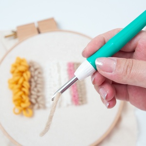 Nhựa Có Thể Điều Chỉnh Thêu Khâu Đấm Kim Màu Xanh Lá Cây Màu Thảm Hooking Công Cụ - Product Image 1