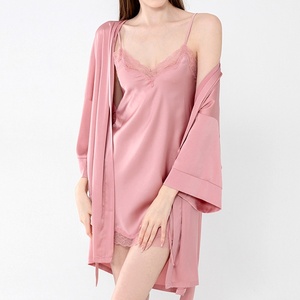 Ensemble <span class=keywords><strong>de</strong></span> vêtements <span class=keywords><strong>de</strong></span> <span class=keywords><strong>nuit</strong></span> en satin classique pour femmes avec logo personnalisé SMOOTH Factory, robe <span class=keywords><strong>de</strong></span> <span class=keywords><strong>nuit</strong></span> à bretelles spaghetti <span class=keywords><strong>et</strong></span> <span class=keywords><strong>peignoir</strong></span> <span class=keywords><strong>assorti</strong></span> en deux pièces - Product Image 1