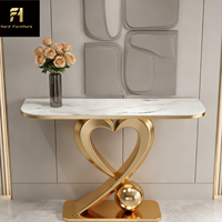 Table console en marbre en forme de cœur de luxe moderne avec base créative pour villa, salon, hôtel, couloir, couloir ou porche