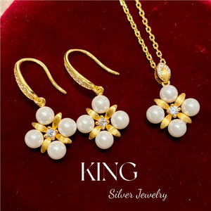 Ensemble de boucles d'oreilles et collier en perles et fleurs King Silver Jewelry pour femmes, bijoux fins pour mariage - Product Image 1