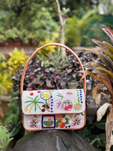 Sac à bandoulière bohème en coton brodé de perles pour femme avec rabat, idéal pour les voyages quotidiens estivaux - Product Image 1