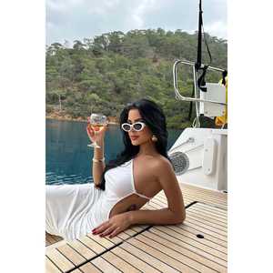 Robe de soirée dos nu Antonella avec accessoires élégants - Product Image 3