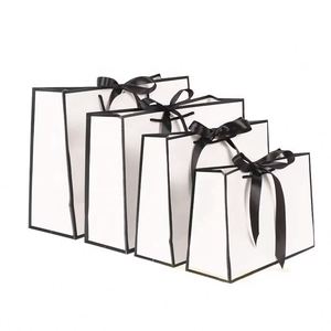 Empaque de Regalo de Papel Artístico Reciclable de Lujo, Ecológico y Hecho a Mano, con Asas de Cinta Troqueladas Personalizadas para Ropa, Venta al Por Mayor - Product Image 6