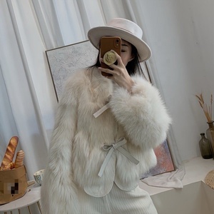 Cappotto in Pelliccia Sintetica di Volpe Glamour Stile Corto da Influencer Autunno 2023 Lussuoso Versatile Multiuso con Lacci per Donna - Product Image 2