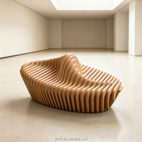 Banc modulaire Y503 en contreplaqué ondulé, attrayant et combinable, pour sièges publics superposés dans les halls de musées et les jardins urbains extérieurs