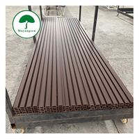 Échantillons Gratuits Panneaux de Revêtement Mural Extérieur en Composite Bois-Plastique (WPC) Imperméables, Couleur Chocolat, Personnalisables pour Usage Domestique