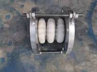 Chine Ss304 JOINTS DE DIPANSION EN PTFE MOULÉS ANSI 150 BRIDE À TROIS ONDES ET BOULON EST EN ACIER DE CABINE