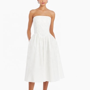 Damen Baumwoll-Midikleid Schulterfreies Kleid mit Tiefer Taille Selbstbedeckende Knöpfe Vorne Raffungsdetails Weißes Sommer-Midikleid - Product Image 1