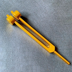 Diapason lesté doré en aluminium pour la thérapie sonore, équipement de guérison, vente en gros - Product Image 1
