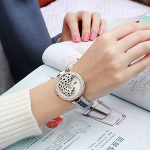 นาฬิกาข้อมือผู้หญิง,นาฬิกาควอตซ์คริสตัลหรูหราสายสีเงิน/ทองแฟชั่นลายเสือดาว - Product Image 1