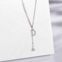 Collier pendentif en forme de lettre D en acier inoxydable plaqué or, charme classique unisexe