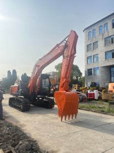 HITACHI รถขุดตีนตะขาบไฮดรอลิกดั้งเดิม ZX200 HITACHI รถขุดมือสอง - Product Image 2