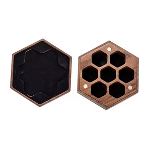 Boîte à dés en bois <span class=keywords><strong>de</strong></span> noyer noir naturel <span class=keywords><strong>pour</strong></span> jeux <span class=keywords><strong>de</strong></span> rôle Dungeons and Dragons (D&D) avec couvercle magnétique robuste - Product Image 5