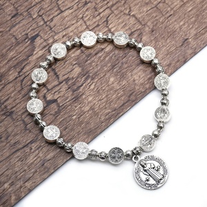 Bracciale con Medaglie di Gesù e San Benedetto, Croce in Argento Antico, Gioiello Religioso - Product Image 6