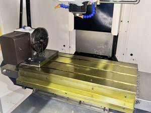 Centre d'usinage de précision FANUC aD21LiB avec course de 700 mm, équipé d'un ATC 21 outils et d'un broche de 10000 tr/min, idéal pour le fraisage et le taraudage - Product Image 2