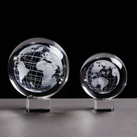 Mini boule de cristal clair gravée au laser Terre Lune Globe de verre traditionnel Style Feng Shui Poids du papier Artisanat Base traditionnelle