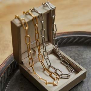 Cadena Básica Versátil de Acero Inoxidable Chapada en Oro de 18K, Collar Corto y Grueso para Otoño e Invierno, Accesorio para Abrigos y Sudaderas - Product Image 5