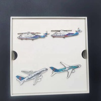 Épingle en émail 3D pour avion, Design personnalisé 4, arrière-timbre délicat, mode cadeau, épingle de revers en métal
