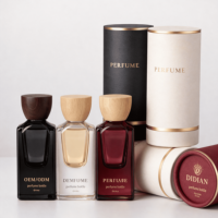 Flacon de parfum au design minimaliste 30 ml, flacon carré vide en verre 50 ml avec atomiseur à fine brume anti-fuite