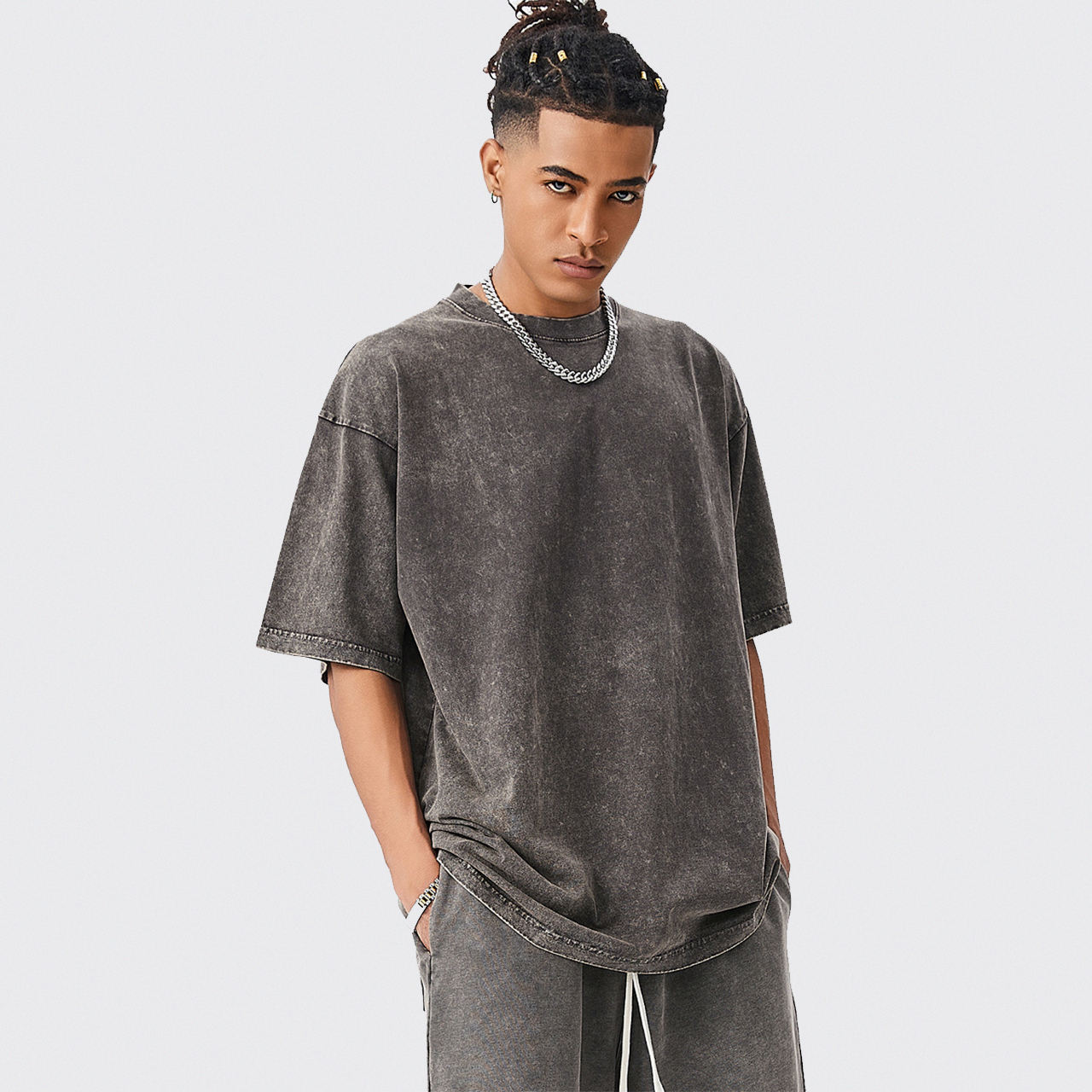 สีเทาเข้ม