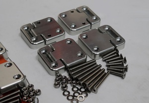 Cerniera per Porta Personalizzata in Alluminio con Lavorazione CNC OEM per Land Rover <span class=keywords><strong>Defender</strong></span> <span class=keywords><strong>90</strong></span> e 110 - Product Image 2