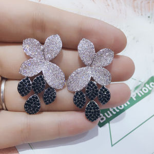 HIBRIDE Lujo Micro Blanco y Negro Cubic Zirconia Pave Pendientes Mujeres Pendientes de gota Mujer Brincos Joyería de moda - Product Image 1