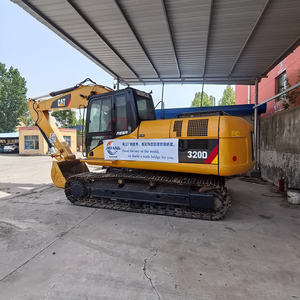 La cabine confortable CAT 320D réduit la fatigue pour les excavatrices dédiées aux longues heures de travail - Product Image 1