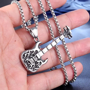 Collana Unisex alla Moda con Ciondolo a Forma di Chitarra in Acciaio Inox 316L Placcato Oro e Rodio Stile Punk - Product Image 5