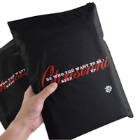 Emballage écologique et recyclable personnalisé en sachet refermable noir en PE givré pour vêtements, t-shirts, chaussettes