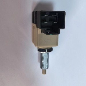 Interruptor de luz de freno 1017028161 para modelos Geely Gx7 antiguos, pieza de repuesto - Product Image 1