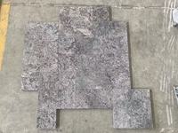 Dalles de sol en pierre calcaire gris foncé naturel flamé, découpées sur mesure, de la marque HWF STONE - Durables, installation facile, garantie 5 ans et plus, pour extérieur