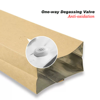 Sachet en plastique de qualité alimentaire à soudure centrale pour emballage de 500g de grains de café, avec valve de dégazage unidirectionnelle et impression tampon pour l'humidité