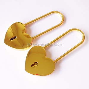 Khóa Móc Khóa Hình Trái Tim Tình Yêu Màu Vàng Bóng Chất Lượng Cao Với Chìa Khóa - Product Image 3