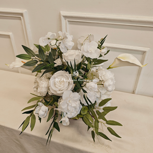 <span class=keywords><strong>Bouquet</strong></span> artificiel <span class=keywords><strong>de</strong></span> 30 cm comprenant des roses blanches, des <span class=keywords><strong>lys</strong></span> calla <span class=keywords><strong>et</strong></span> des feuilles vertes. Parfait pour les mariages <span class=keywords><strong>et</strong></span> la décoration intérieure. - Product Image 2